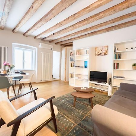 Mazzini 9 Tirabora Short Rent Apartment Триест Екстериор снимка
